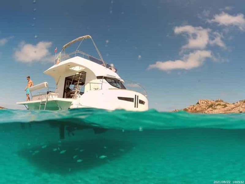 Billet Excursions et plongée en apnée en catamaran dans le parc national de La Maddalena