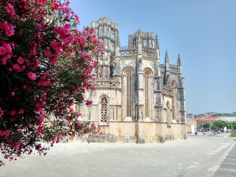 Billet Batalha : billet d'entrée au monastère et visite à pied de la ville (In-app)