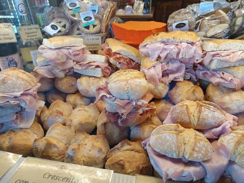 Billet Bologne de nuit : gastronomie, vin et gelato avec un habitant