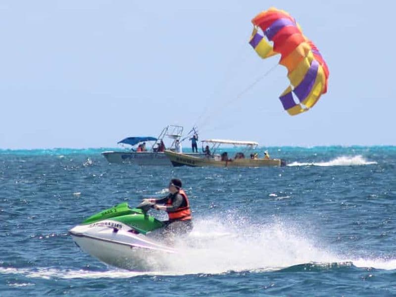 Billet Cancun : Excursion en parachute ascensionnel et en jet ski dans la baie de Cancun