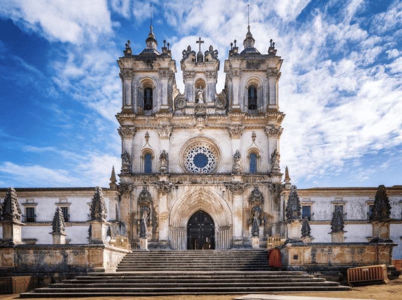 Billet Alcobaça : Découvrez le monastère avec une visite guide de la région