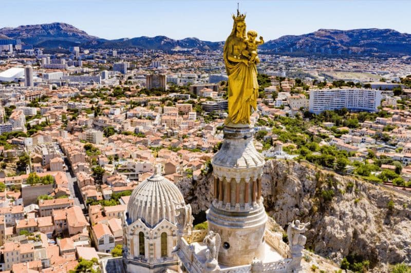 Billet Marseille : Jeu Smartphone d'enterrement de vie de jeune fille en extérieur