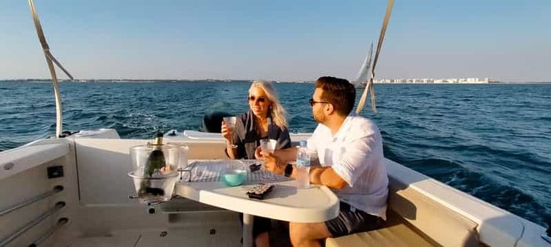 Billet Cádiz : Croisière soleil privée pour 2 personnes avec apéritif et vin