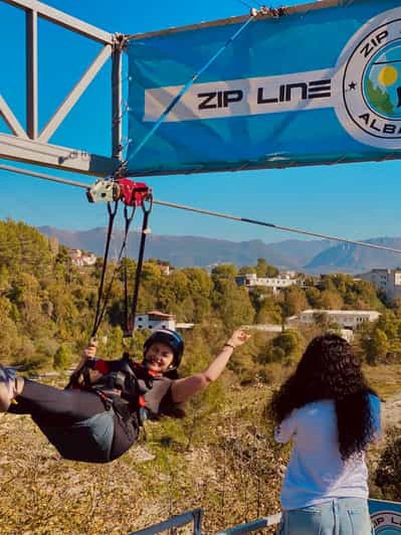 Billet Depuis Tirana : Château de Petrela, grottes de Pellumbas et tyrolienne ...