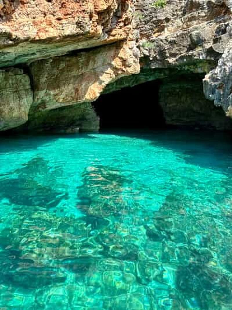 Billet Vlora : excursion en hors-bord à la baie de Grama et à la grotte bleue