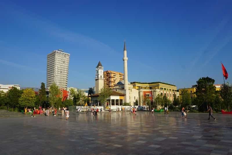 Billet Découvrez Tirana : une visite culturelle à pied riche en histoires, couleurs et vie