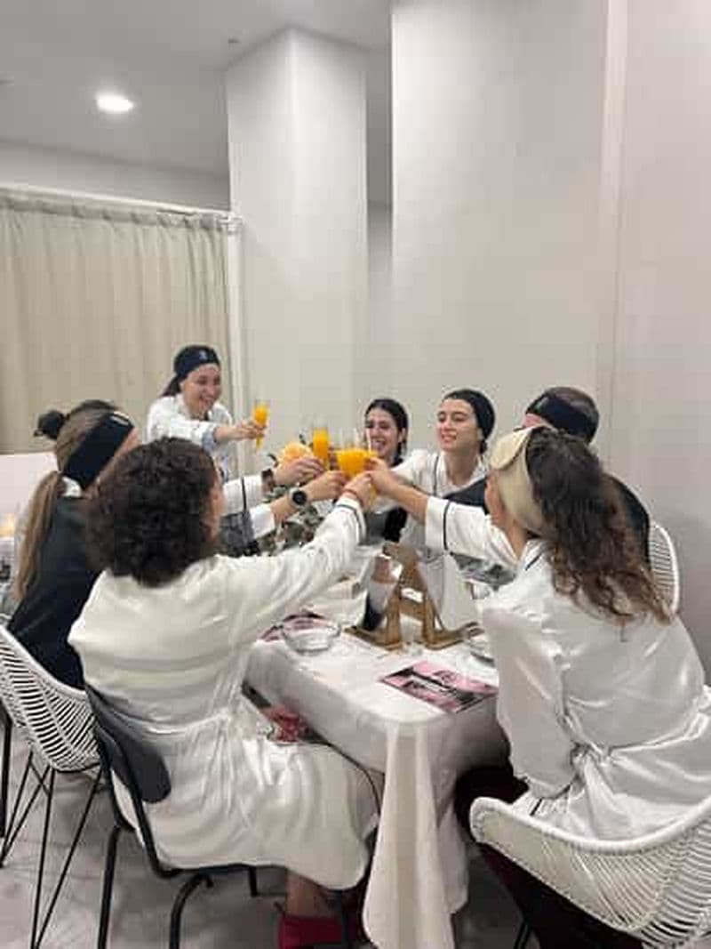 Billet Séville : fête de la beauté, goûter et boissons avec des amis