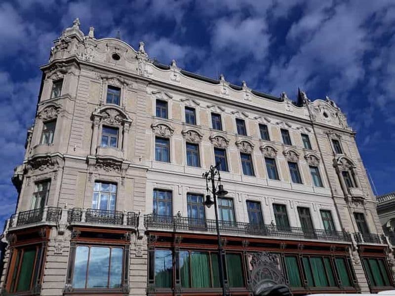 Billet Budapest : Visite à pied du côté de Pest avec spectacle de musique folklorique