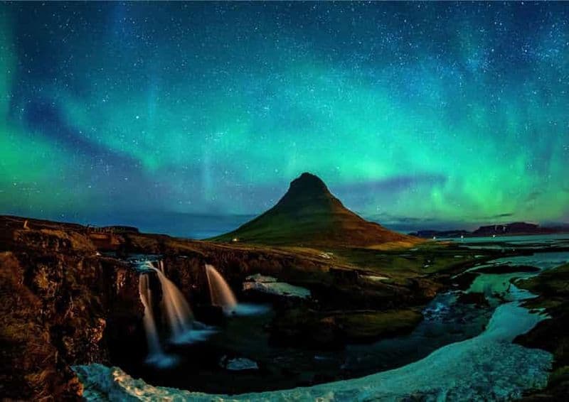 Billet Au départ d'Akureyri : Circuit de chasse aux aurores boréales avec transfert