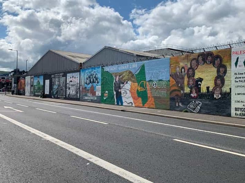 Billet Belfast : visite en taxi de la fresque politique et du mur de la paix.