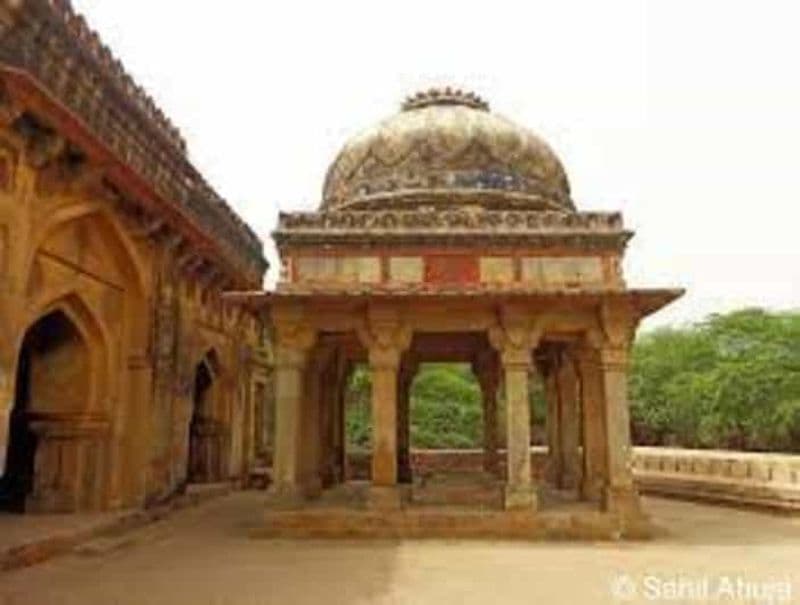 Billet Delhi : visite du parc archéologique de Mehrauli et du Qutub Minar
