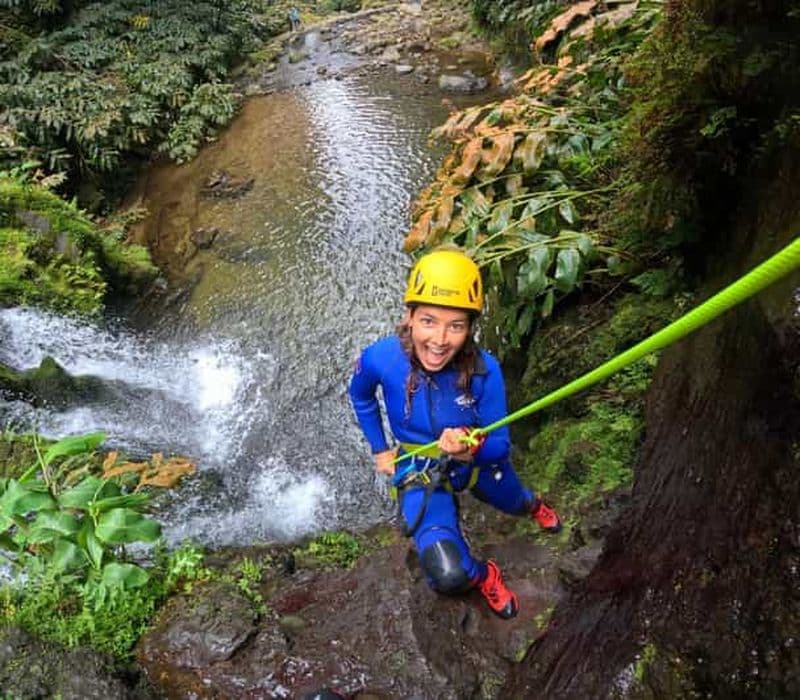 Billet Canyoning à Ribeira dos Caldeirões – Aventure à la cascade cachée