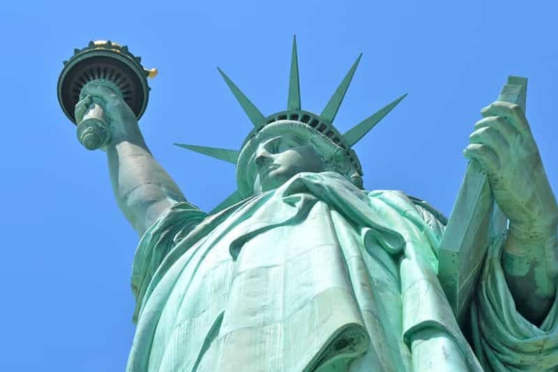 Billet NYC : Visite guidée de la Statue de la Liberté et d'Ellis Island avec ferry