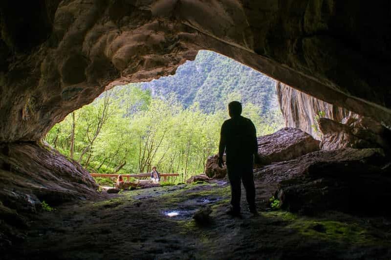 Billet "Excursion dans la grotte de Pëllumbas, le canyon d'Erzeni et la forteresse de Petrelë