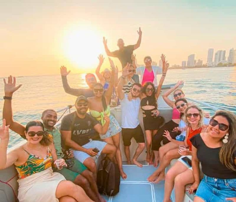 Billet Carthagène : croisière au coucher du soleil en hors-bord et tournée des bars