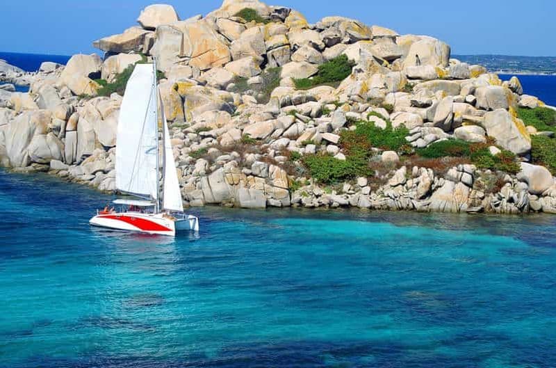 Billet Bonifacio: Balade en catamaran avec snorkelling aux Iles Lavezzi