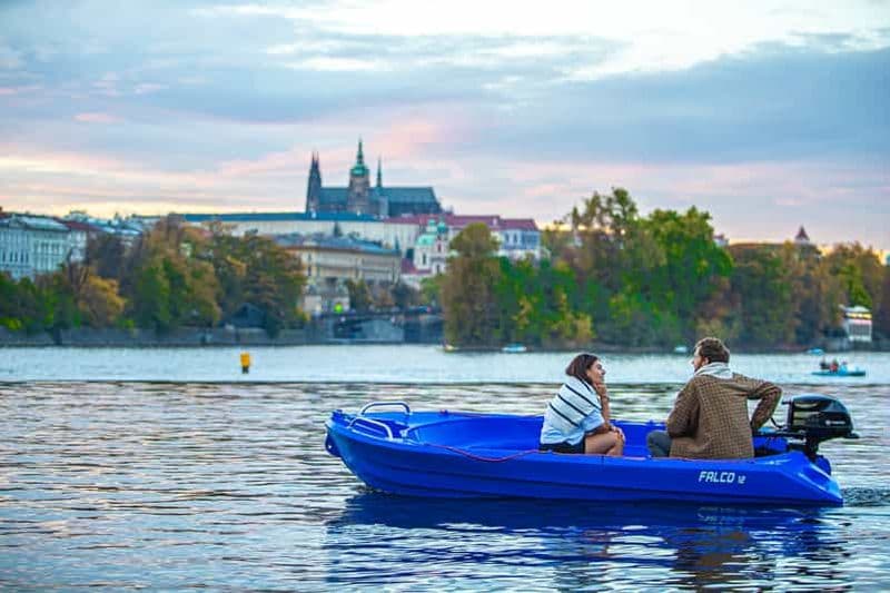Billet Prague: Motorboat Rental without License