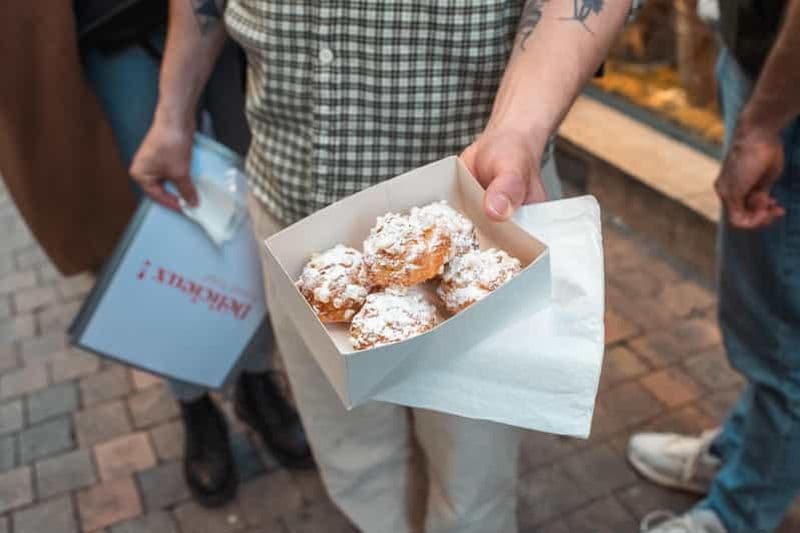 Billet Bordeaux : visite guidée à pied avec dégustation de vins, fromages et pâtisseries locales