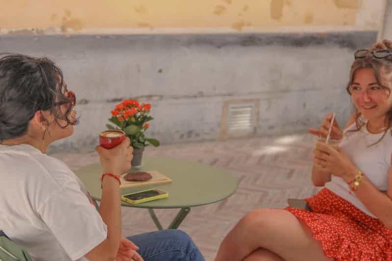 Billet Séville : visite guidée sur le thème du café et marché vintage