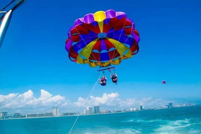 Billet Cancún : excursion de parachute ascensionnel et plongée avec tuba en une journée