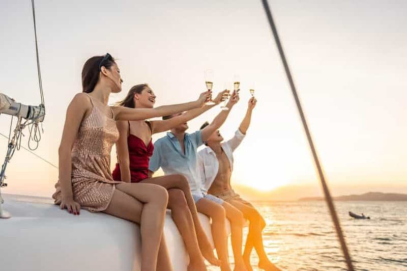 Billet Héraklion : Excursion en catamaran sur l'île de Dia au coucher du soleil, déjeuner et boissons