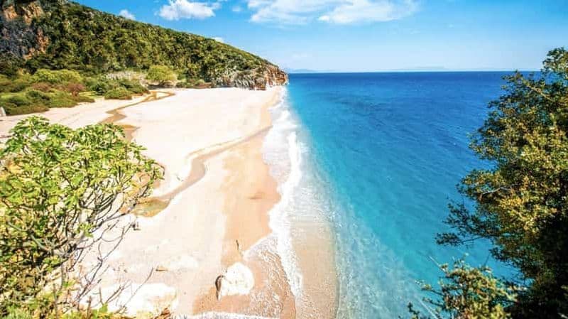 Billet Escapade à la plage de Gjipe : Transfert privé de Tirana, Durres