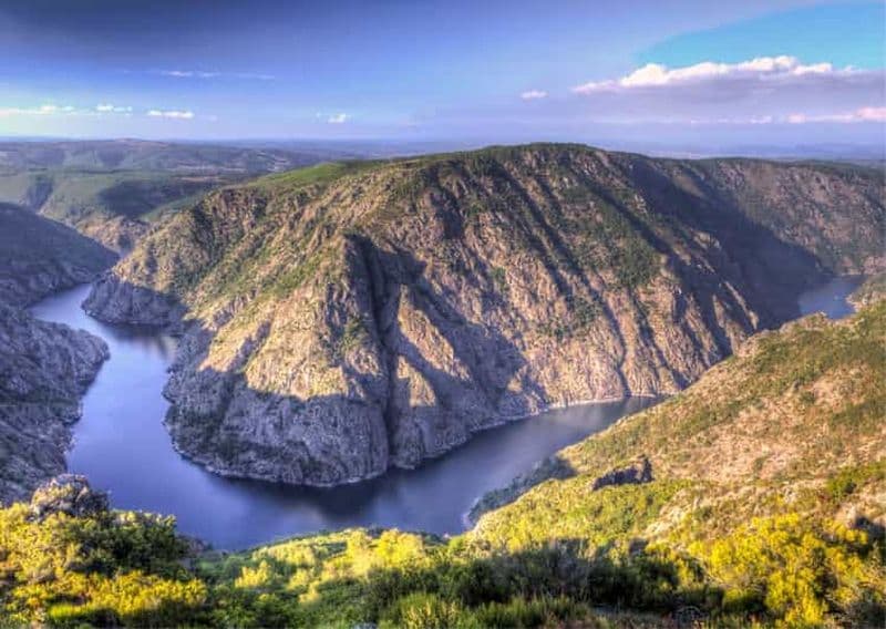 Billet Depuis Santiago : Excursion historique et artistique à la Ribeira Sacra avec croisière