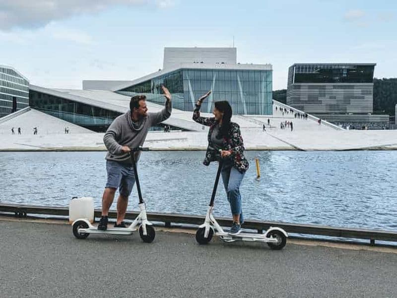 Billet Oslo : Visite guidée des points forts de la ville en scooter électrique