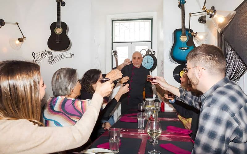 Billet Visite culinaire cachée de Lisbonne : Dégustation de Petiscos dans la Mouraria et la Baixa