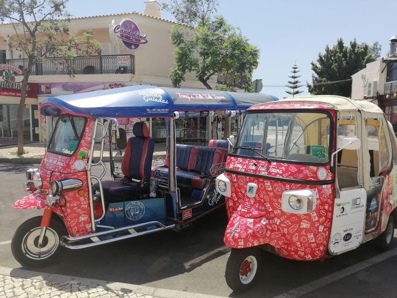 Billet 2-Hour Guided Tour by Tuk Tuk to Experience Albufeira Like a Local