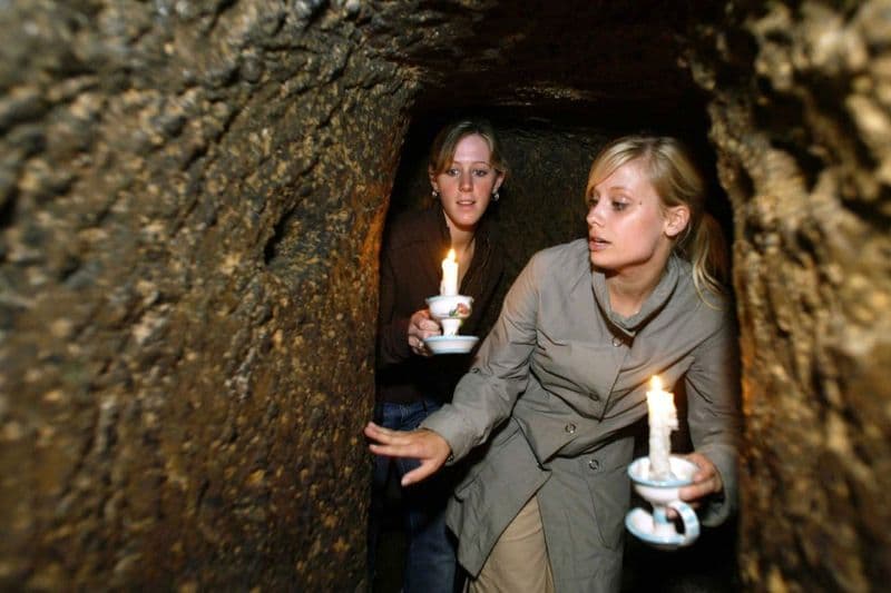 Billet Souterrains de Naples : Billet coupe-file + Visite guidée + Pizza et boissons