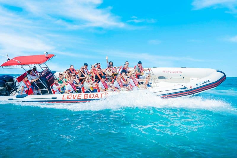 Billet Bateaux d'amour : Excursion de 60 minutes en bateau rapide dans la marina de Dubaï