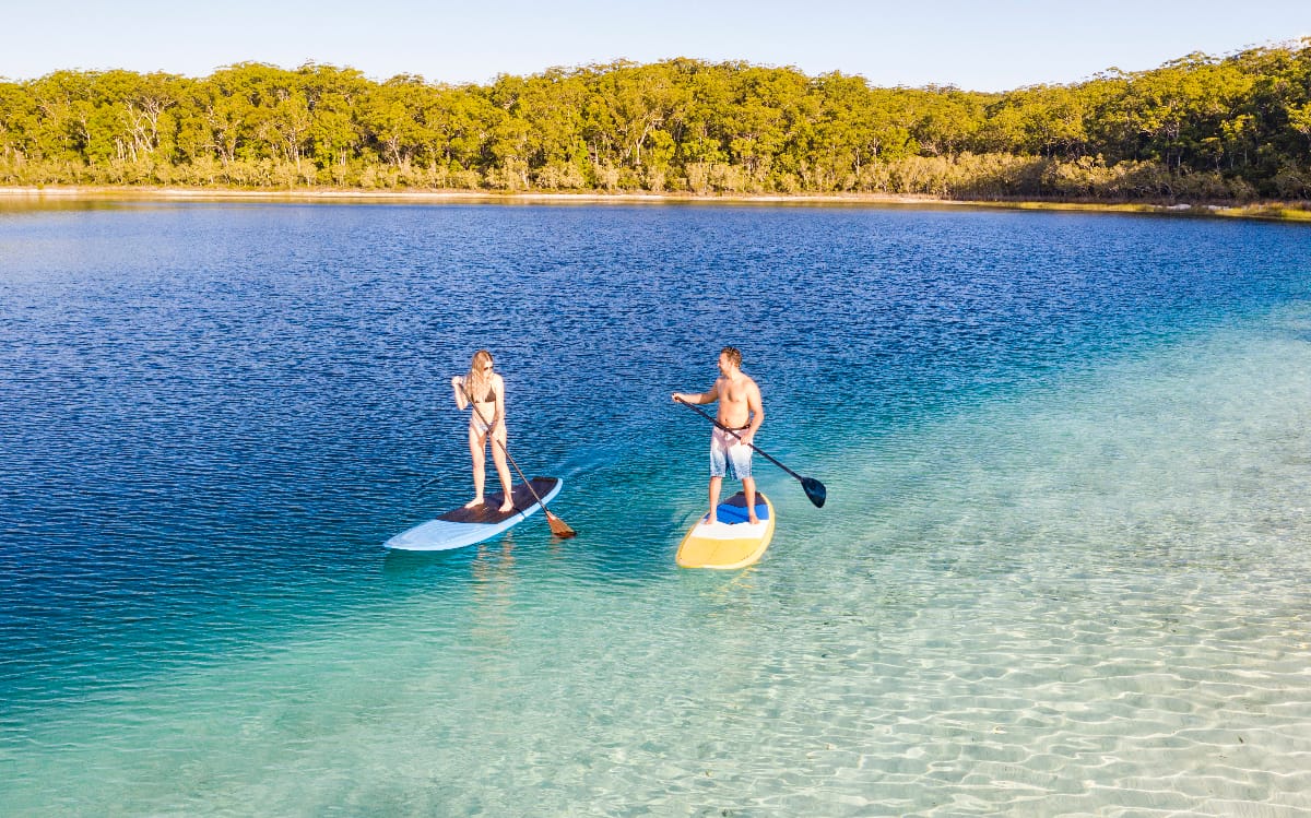 Pagayer en stand-up paddle le long des côtes