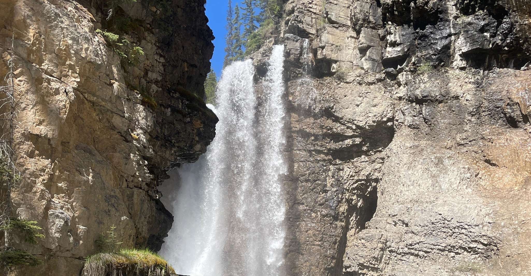Descendre les gorges et cascades en canyoning