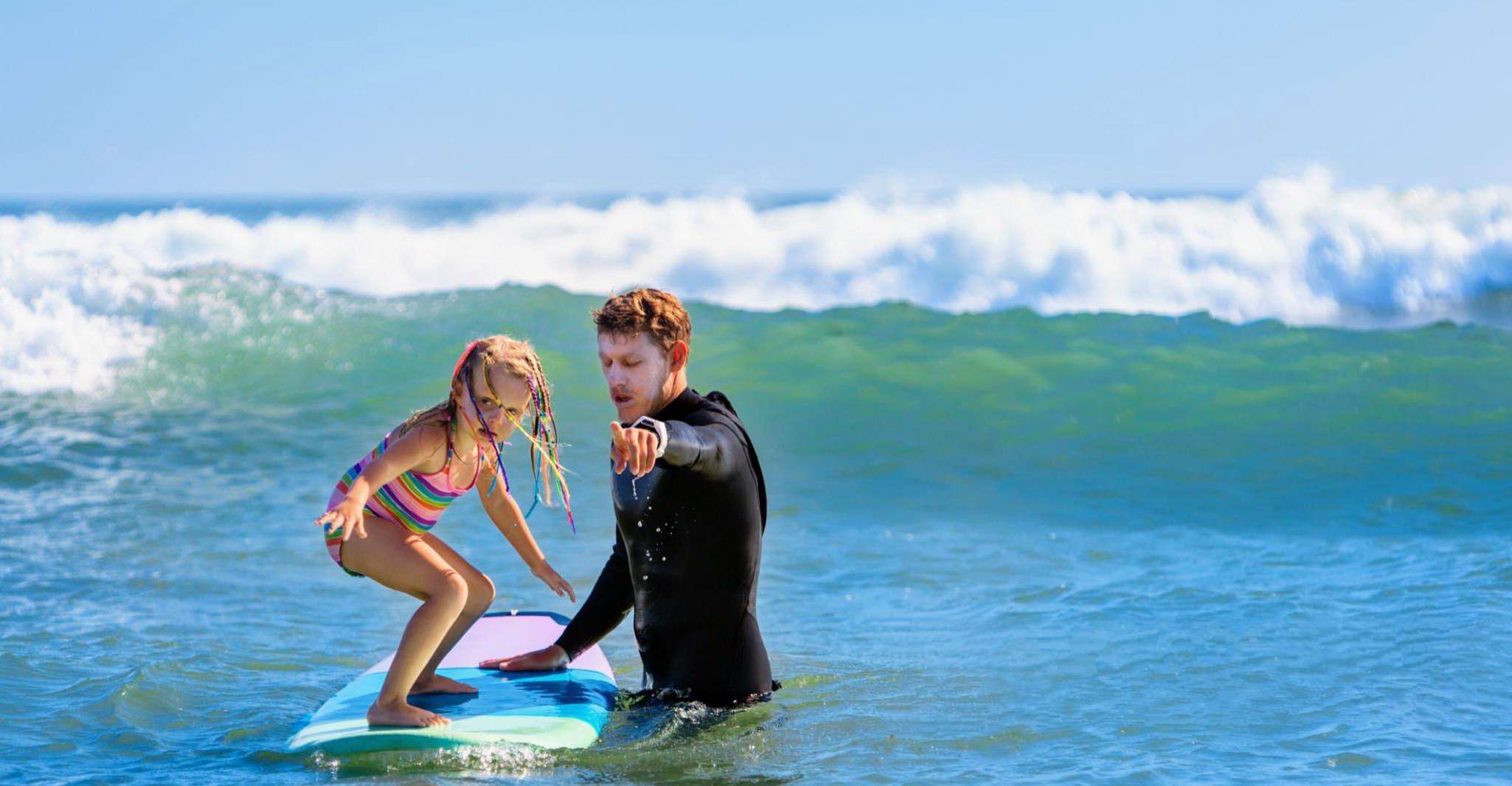 Apprendre à surfer et attraper sa première vague