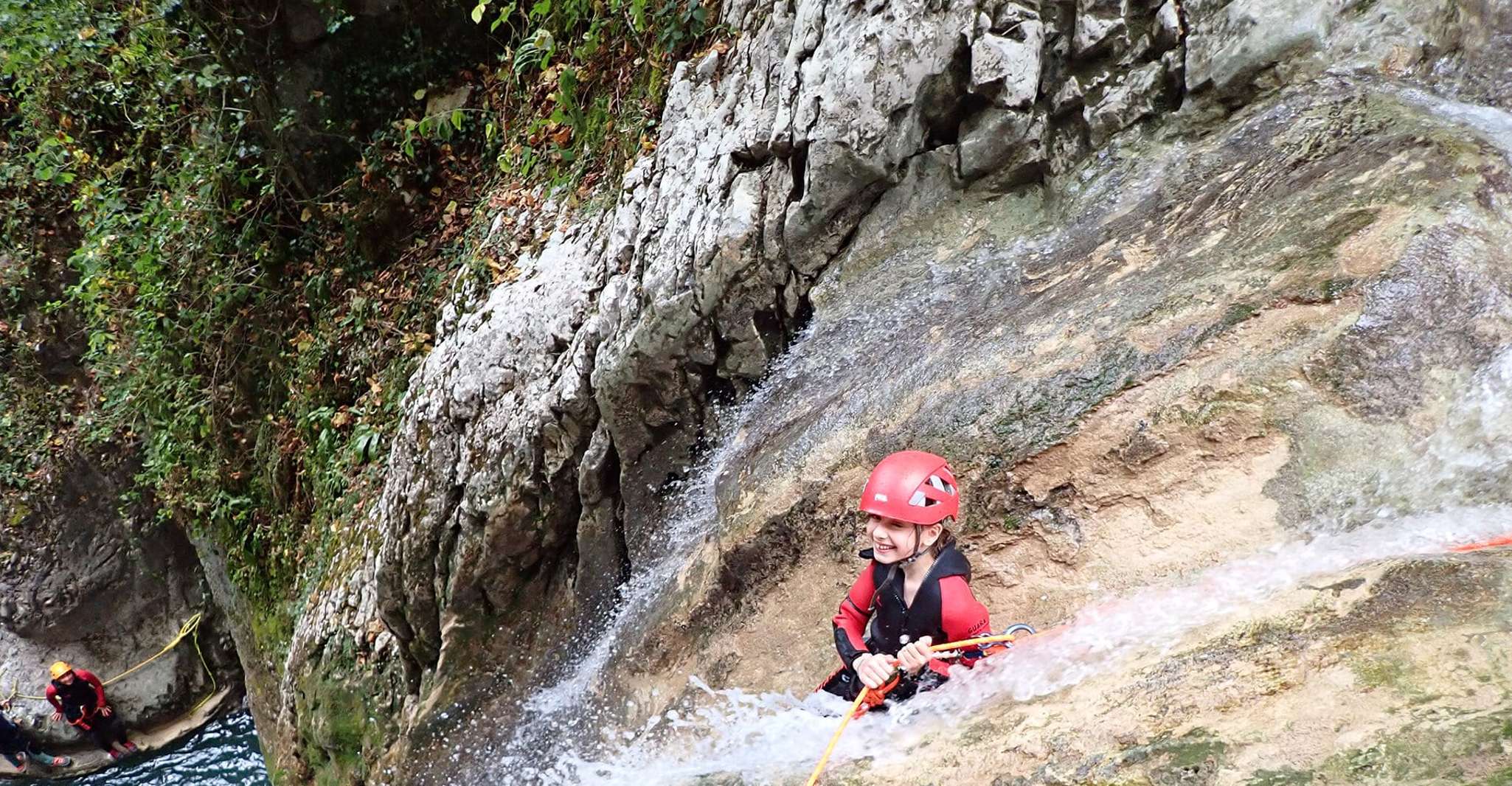 Descendre les gorges et cascades en canyoning