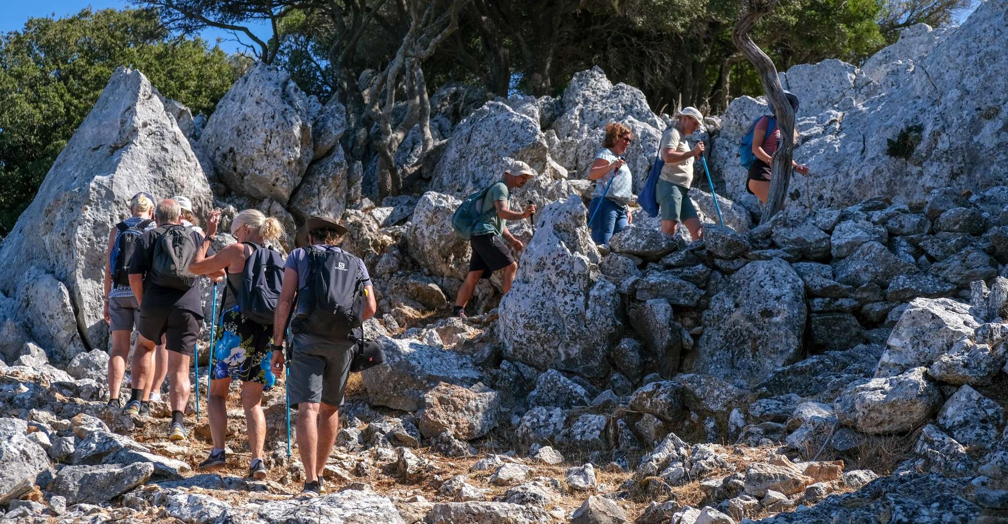 Randonner dans les paysages et villages de l'île