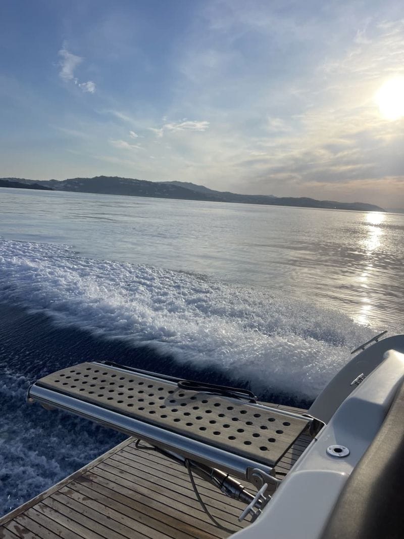 Billet Profitez d'une excursion d'une demi-journée autour de Mykonos en bateau à moteur.