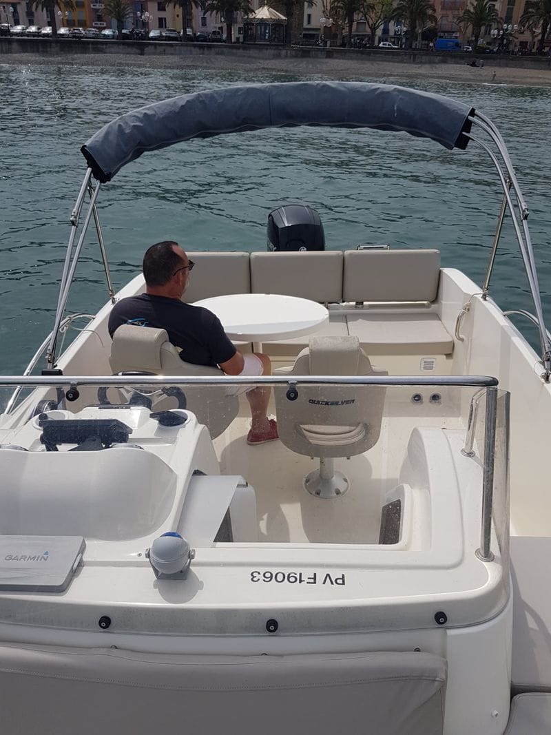 Billet Une journée à Argelès-sur-Mer sur un bateau à moteur tout confort et très bien équipé en petit comité, en famille , ou entre amis, loin de la foule dans des criques et endroits privilégié accessible uniquement en bateau.