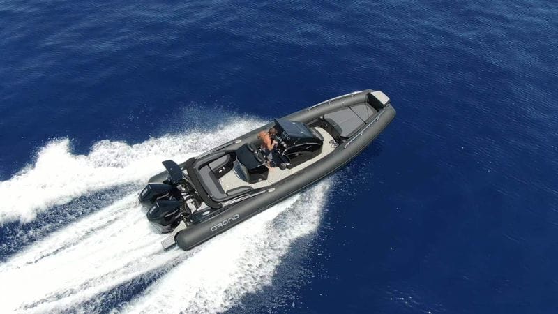 Billet Votre journée à Paros : louez un bateau à moteur pour 8 h de découverte.