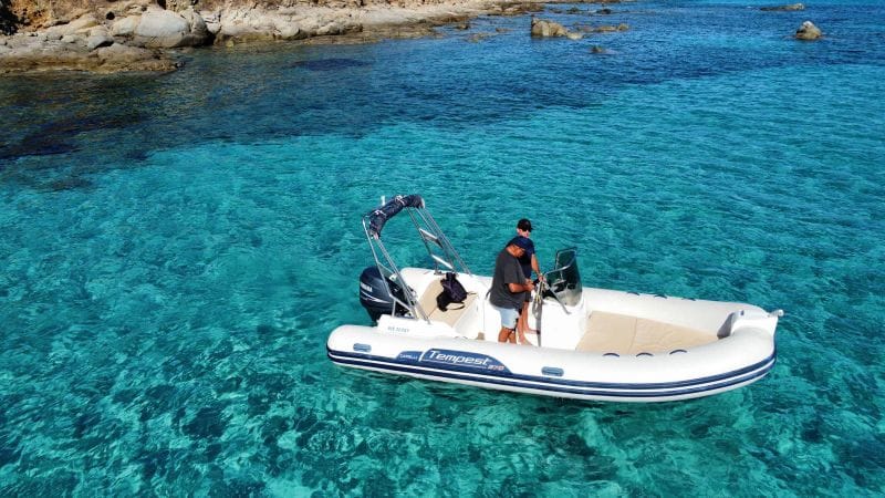 Billet Découvrez l'Île-Rousse lors d'une excursion d'une journée en bateau à moteur.