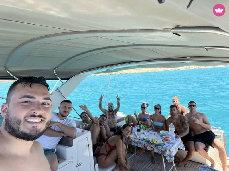 Billet Croisière côtière d'une demi-journée de Città Vecchia à l'île de Sant'Andrea — Apéritif, baignade et voiles panoramiques