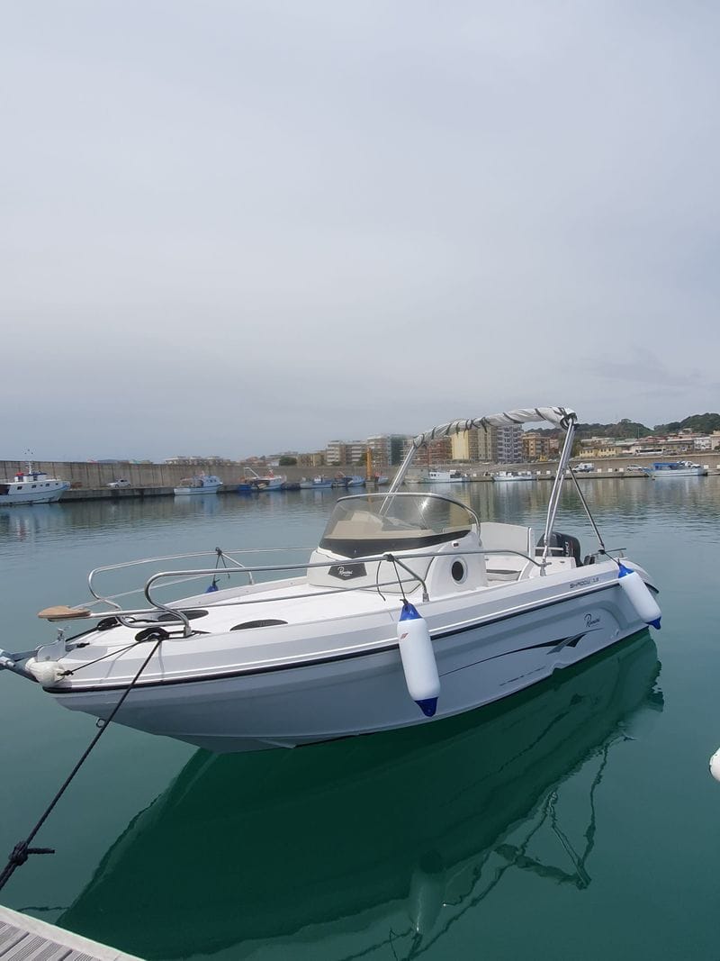 Billet Détendez-vous sur un bateau à moteur à Catanzaro Lido pendant 4 heures