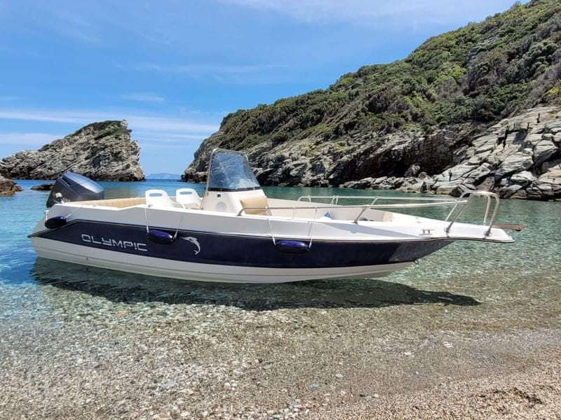 Billet Blanc, bleu et divin : une journée complète sur un bateau à moteur