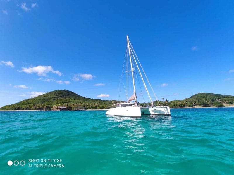 Billet journée ou demi-journée en catamaran avec skipper