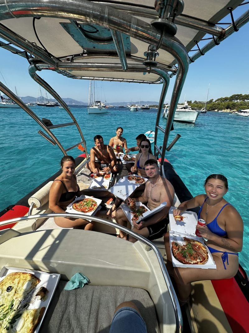 Billet Évasion Nautique : Activitées tractées et visites à Bord du Sillinger 900XL à Saint-Tropez