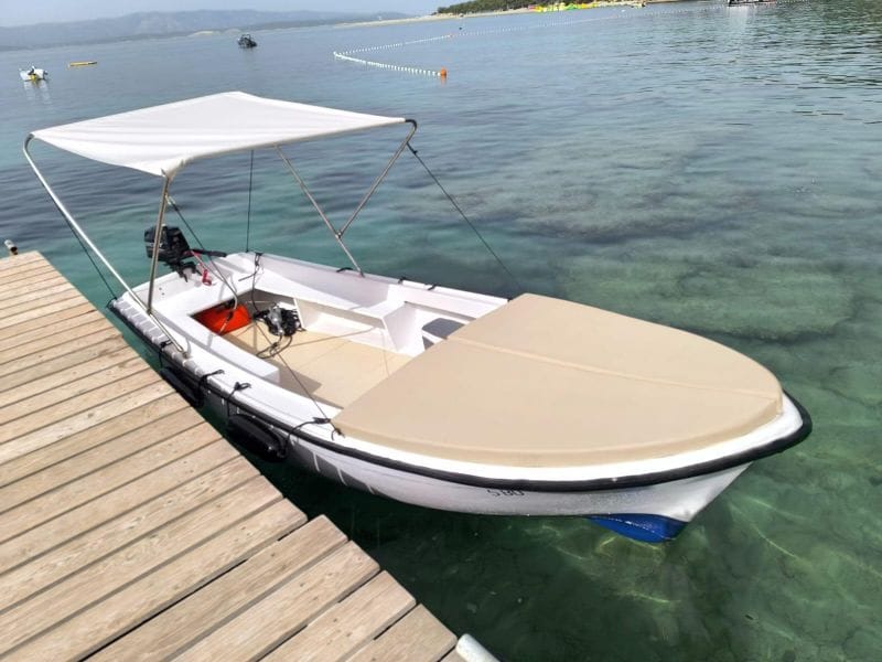 Billet Explorez les baies cachées de Bol en bateau à moteur