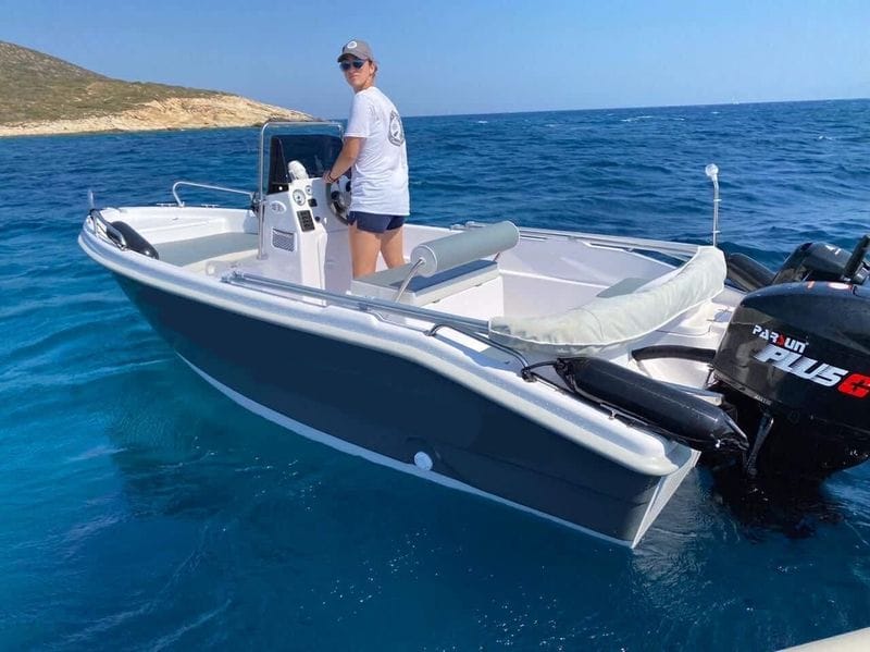 Billet Votre bateau à moteur privé pour une journée autour de Paros