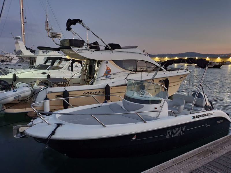 Billet Une journée à la découverte de Catanzaro Lido : la véritable Dolce Vita en bateau à moteur