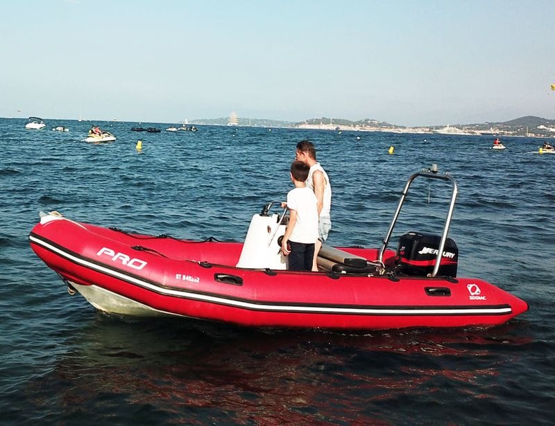 Billet Découverte de Grimaud en demi-journée : votre courte escapade en bateau à moteur